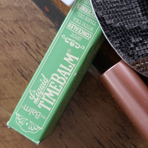 BEAUTY BUNDLE 💕 - Picture 4 of 7